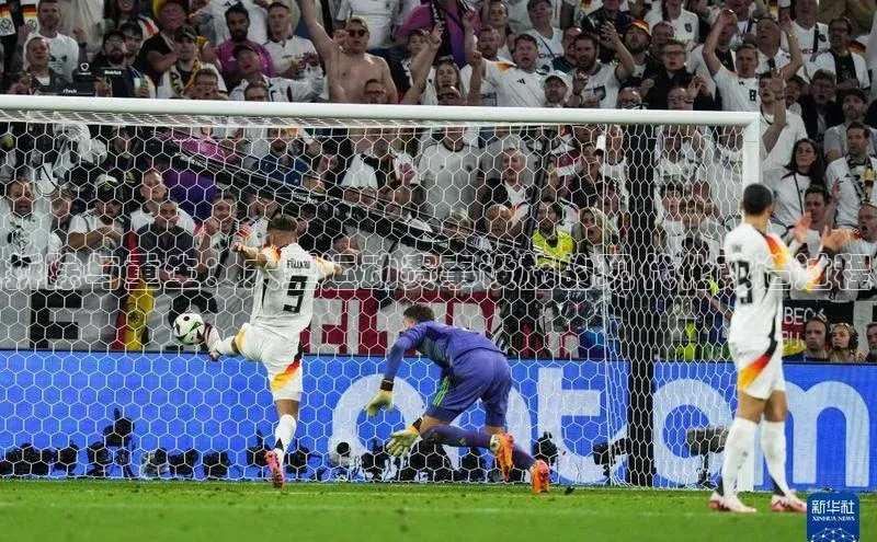 拆除与重生：大型运动赛事设施的现代化改造过程